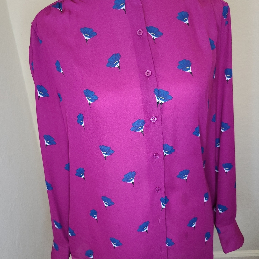Woman's button down top - Picture 7 of 7